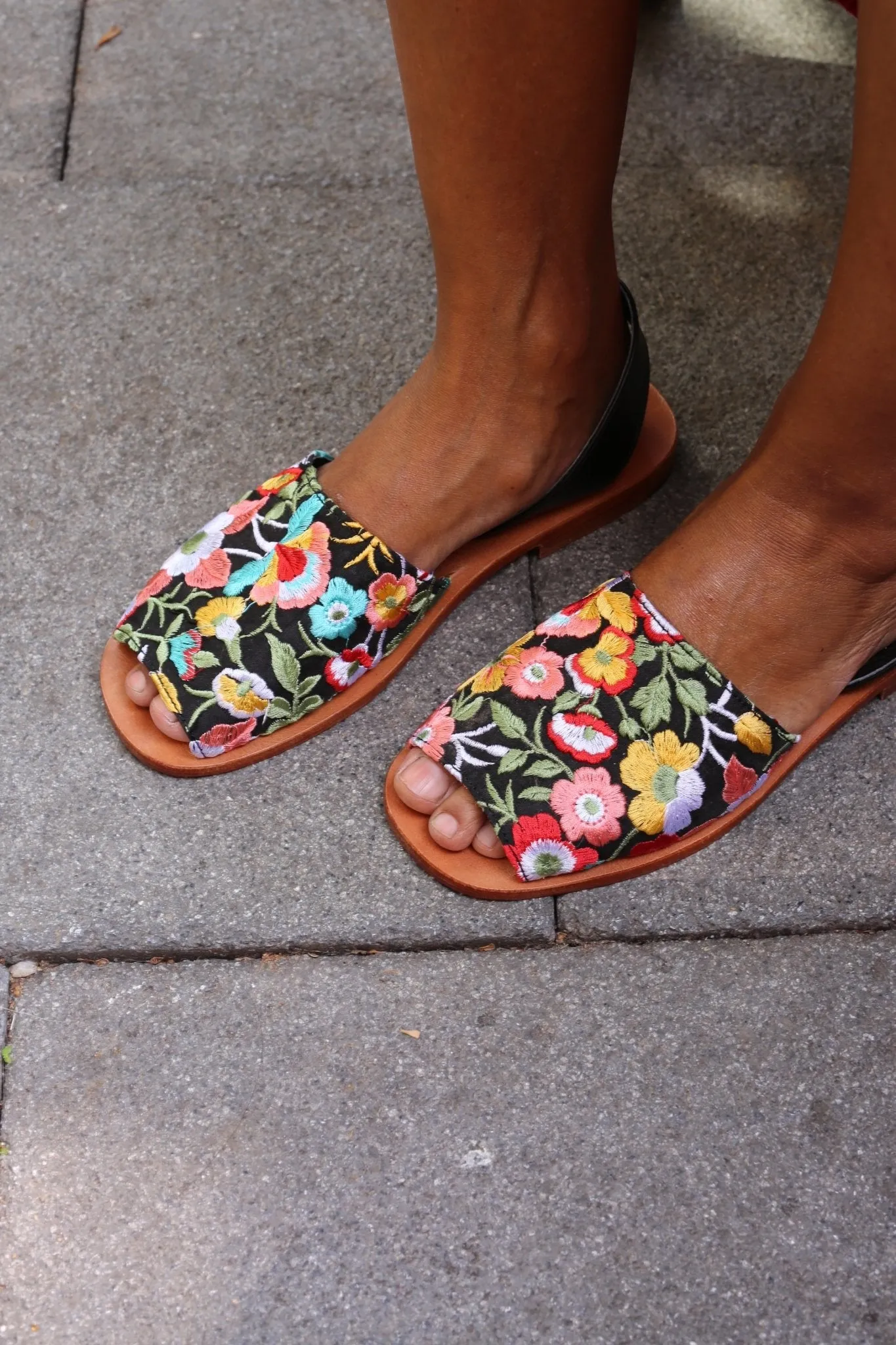 EMBROIDERED BLACK LEATHER SANDALS FRANCES