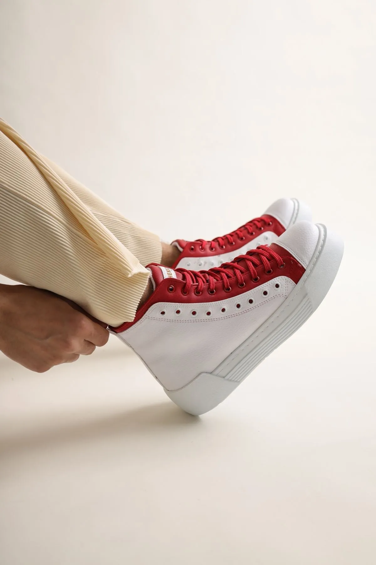 Red White Sneaker CH167